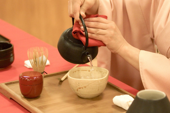 女人喝茶要行扣茶禮嗎，叩茶禮女士能用嗎？