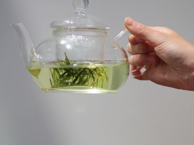 喝茶的好處和壞處分別是什么，長期喝茶有什么危害？