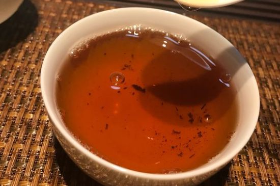 大紅袍第一泡要倒掉嗎，洗茶水需倒掉但第一泡出湯