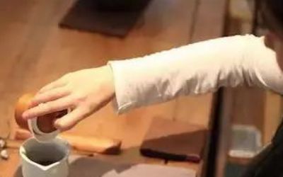 三才蓋碗的正確拿法，三才蓋碗抓碗法圖解