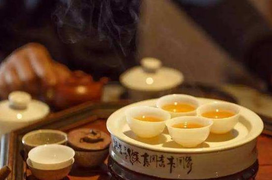 茶的三個(gè)禮儀，茶的禮儀小知識