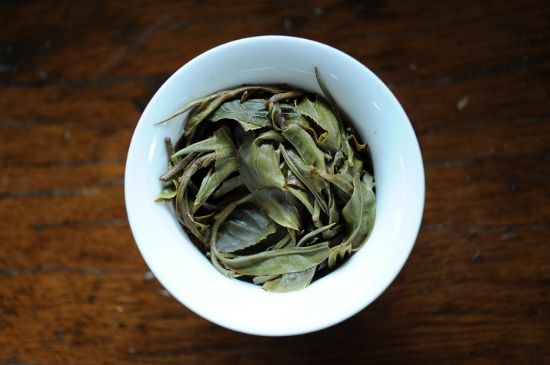 干吃茶葉致癌嗎，長(zhǎng)期吃干茶葉的危害