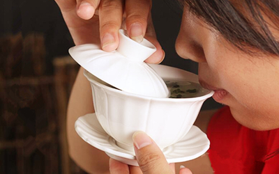 三才蓋碗的正確拿法，三才蓋碗抓碗法圖解