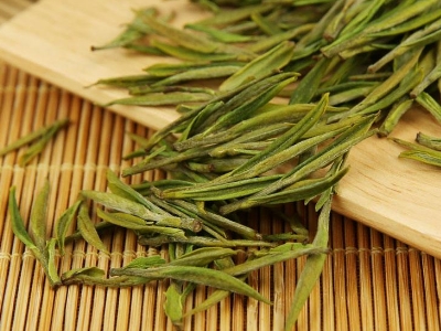 安吉白茶的功效與作用，簡(jiǎn)單概括安吉<a href=http://m.whyouxin.com/fenlei/baicha/ target=_blank class=infotextkey>白茶功效</a>