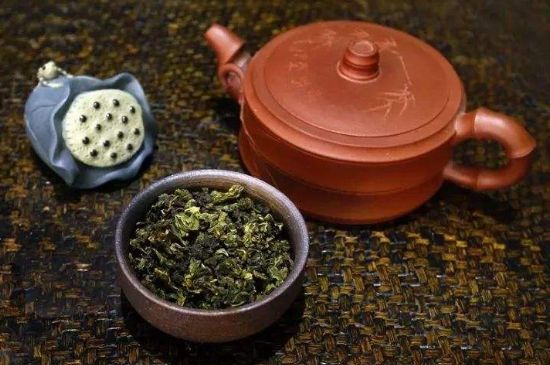 泡大紅袍、肉桂和水仙可以用一個紫砂壺嗎，可以摻一起沖泡么？