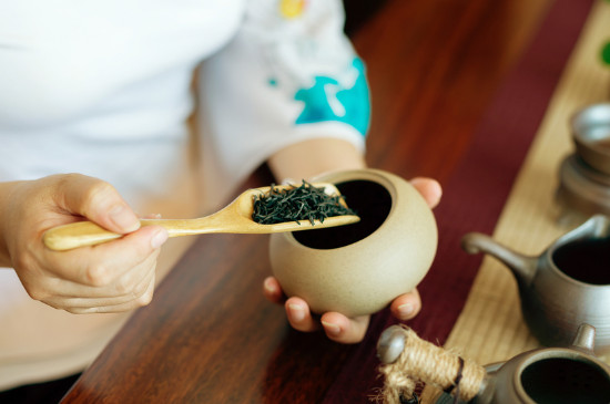 女人喝茶要行扣茶禮嗎，叩茶禮女士能用嗎？