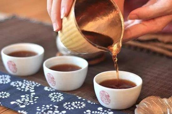喝茶茶桌上的禮儀有哪些，泡茶待客十大禮儀不可不做！