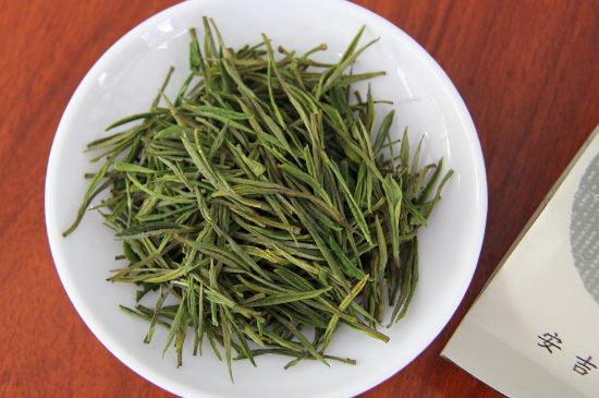 安吉白茶冷藏好還是冷凍好？這個(gè)需要根據(jù)存放時(shí)間來(lái)選擇