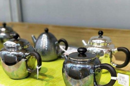 銀壺?zé)笏镉泻谏臇|西，為什么銀壺里有黑點(diǎn)