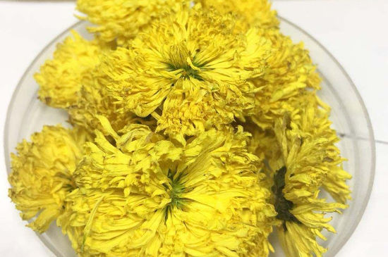 菊花茶大朵小朵有什么區(qū)別，菊花喝大朵還是小朵？