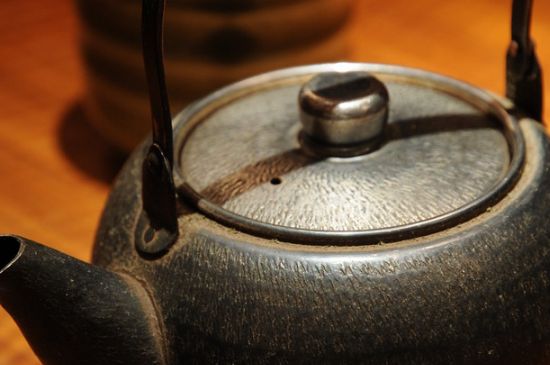 日本鐵壺怎么開壺，新鐵壺開壺方法