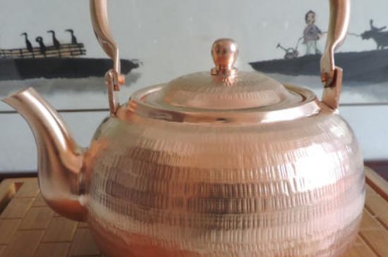 用銅壺?zé)惺裁唇?，銅壺煮水的兩大忌諱和好處