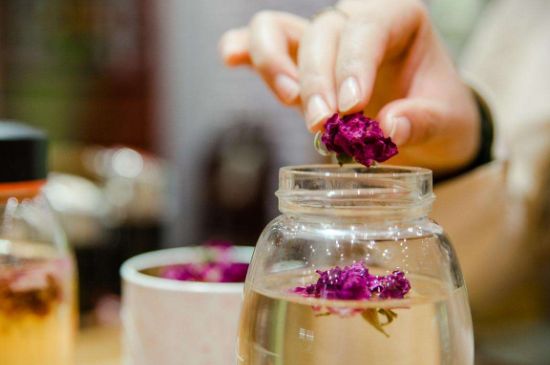 好玫瑰花茶多少錢一斤啊，玫瑰花茶價(jià)格多少錢合理？