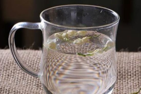 茉莉泡水禁忌，茉莉干花泡水的功效與禁忌
