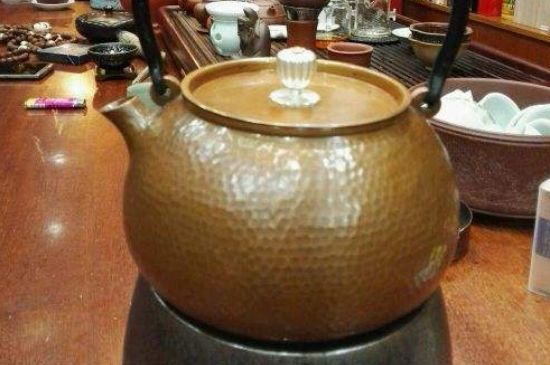 用銅壺?zé)惺裁唇?，銅壺煮水的兩大忌諱和好處