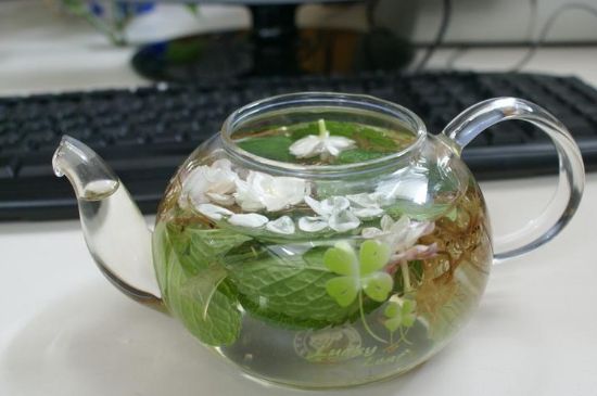 茉莉泡水禁忌，茉莉干花泡水的功效與禁忌