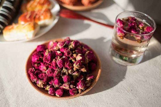 玫瑰花茶的功效與作用，堅持喝一個月玫瑰花茶會怎樣？