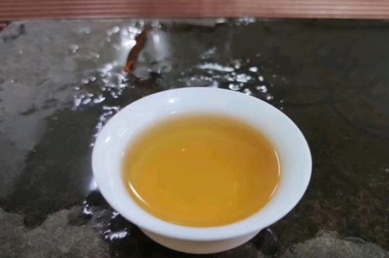 新舊白茶怎么區(qū)分，怎么分辨白茶是新還是舊