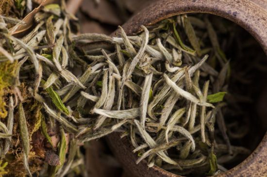 福鼎白茶要喝老的嗎，為什么喝白茶要喝老茶存新茶？