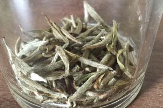 白毫銀針年份越久越好嗎，銀針白毫是否越陳越好