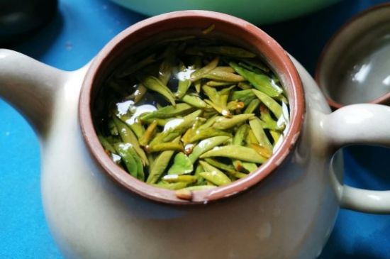 龍井茶放二年了能喝嗎，過期龍井茶的妙用！