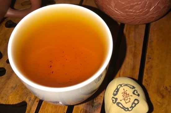 正山小種適合女人喝嗎，女人經(jīng)常喝正山小種茶好嗎