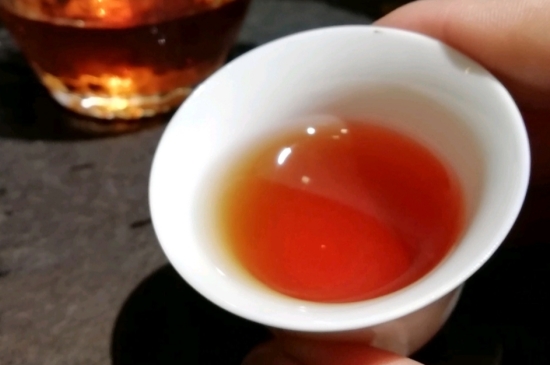 長期喝巖茶會上火嗎？巖茶這樣喝了容易上火！