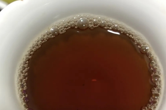 老白茶上火還是去火？夏季喝煮的老白茶會容易上火！