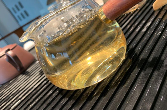 白毫銀針年份越久越好嗎，銀針白毫是否越陳越好