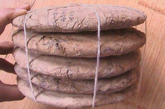 茯磚茶與普洱茶哪個好，茯茶和普洱茶口味區(qū)別